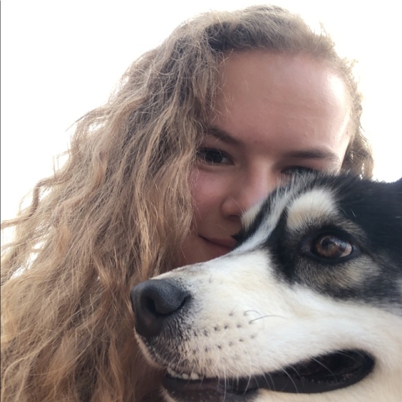 Meet your Posher, Aly - Picture 1 of 1